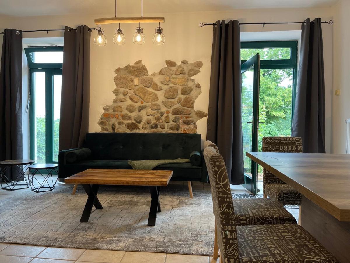 Mitten In Der Natur : Ferienwohnung Mit 3 Schlafzimmern, Neu Eingerichtet Neu Gaarz エクステリア 写真