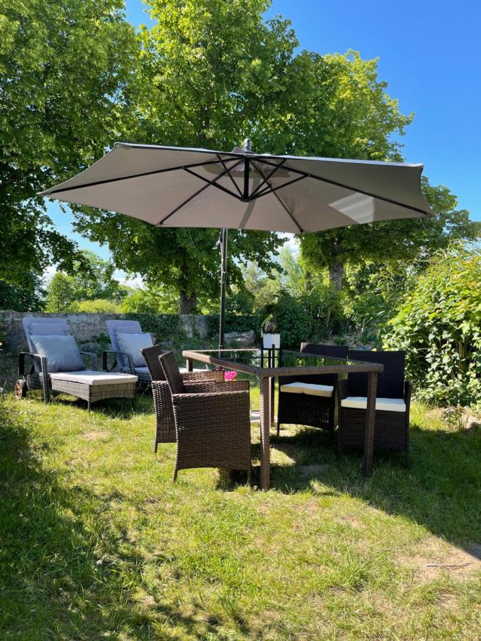 Mitten In Der Natur : Ferienwohnung Mit 3 Schlafzimmern, Neu Eingerichtet Neu Gaarz エクステリア 写真