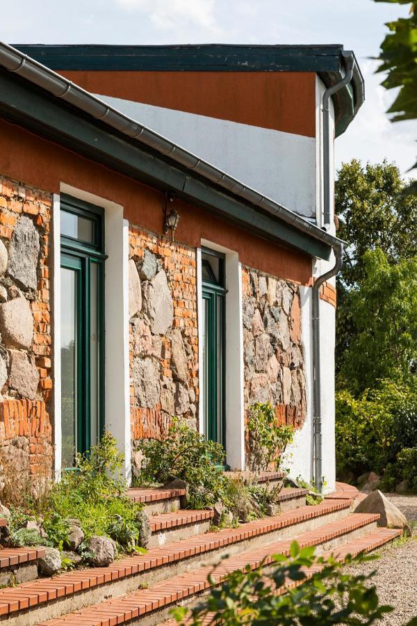 Mitten In Der Natur : Ferienwohnung Mit 3 Schlafzimmern, Neu Eingerichtet Neu Gaarz エクステリア 写真
