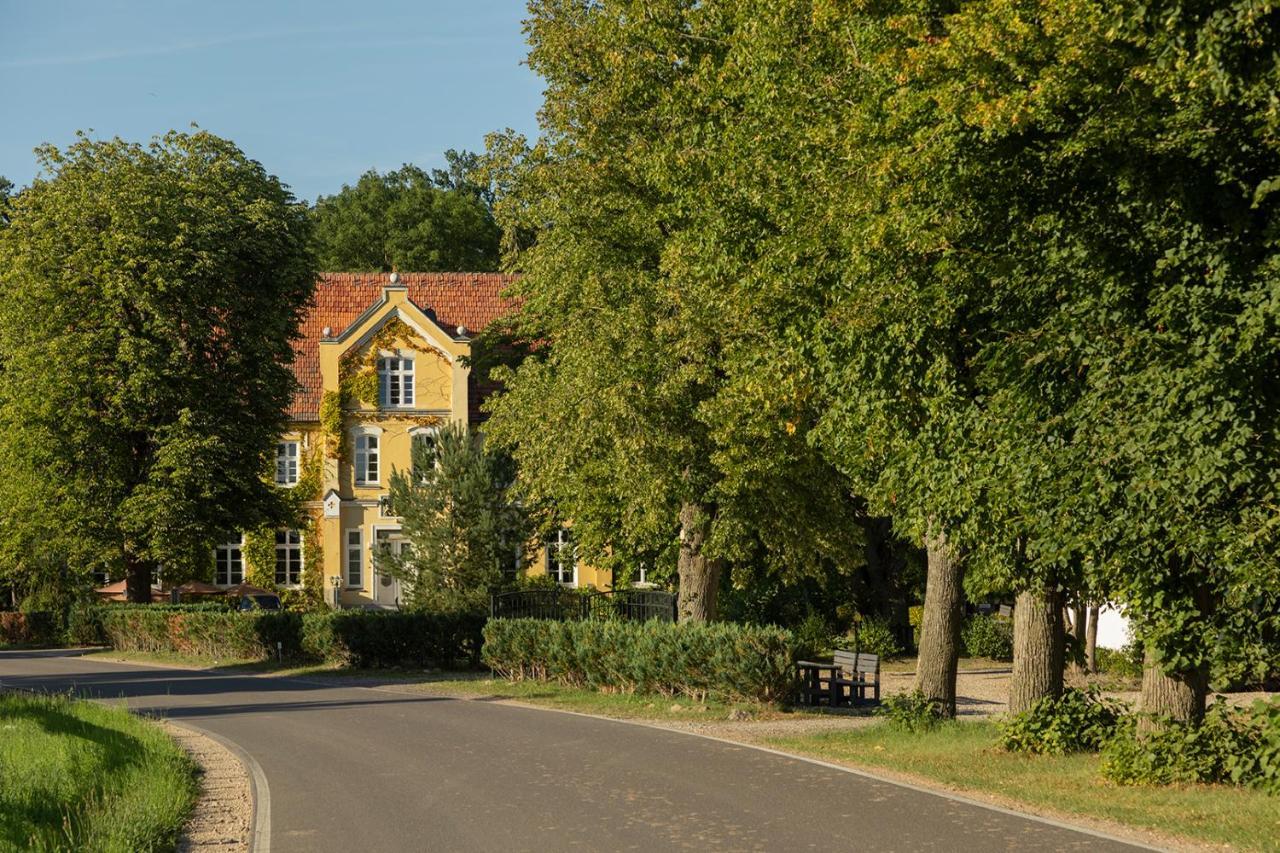 Mitten In Der Natur : Ferienwohnung Mit 3 Schlafzimmern, Neu Eingerichtet Neu Gaarz エクステリア 写真